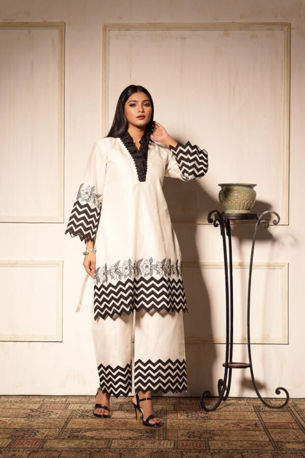 H6 B&W applique tunic set