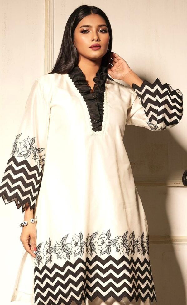 H6 B&W applique tunic set