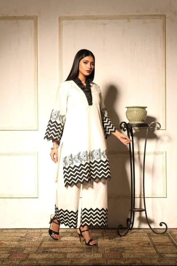 H6 B&W applique tunic set