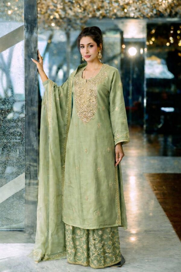 Tissue and brocade set