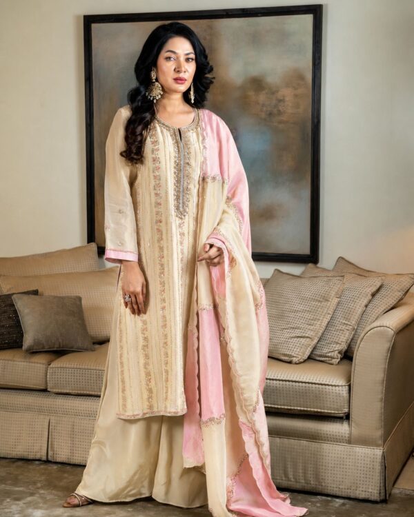 Laharia tissue dupatta set